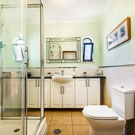 Amizade Villa *