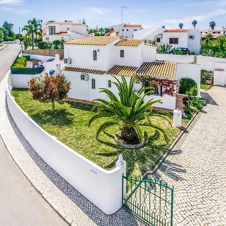 Amizade Villa *